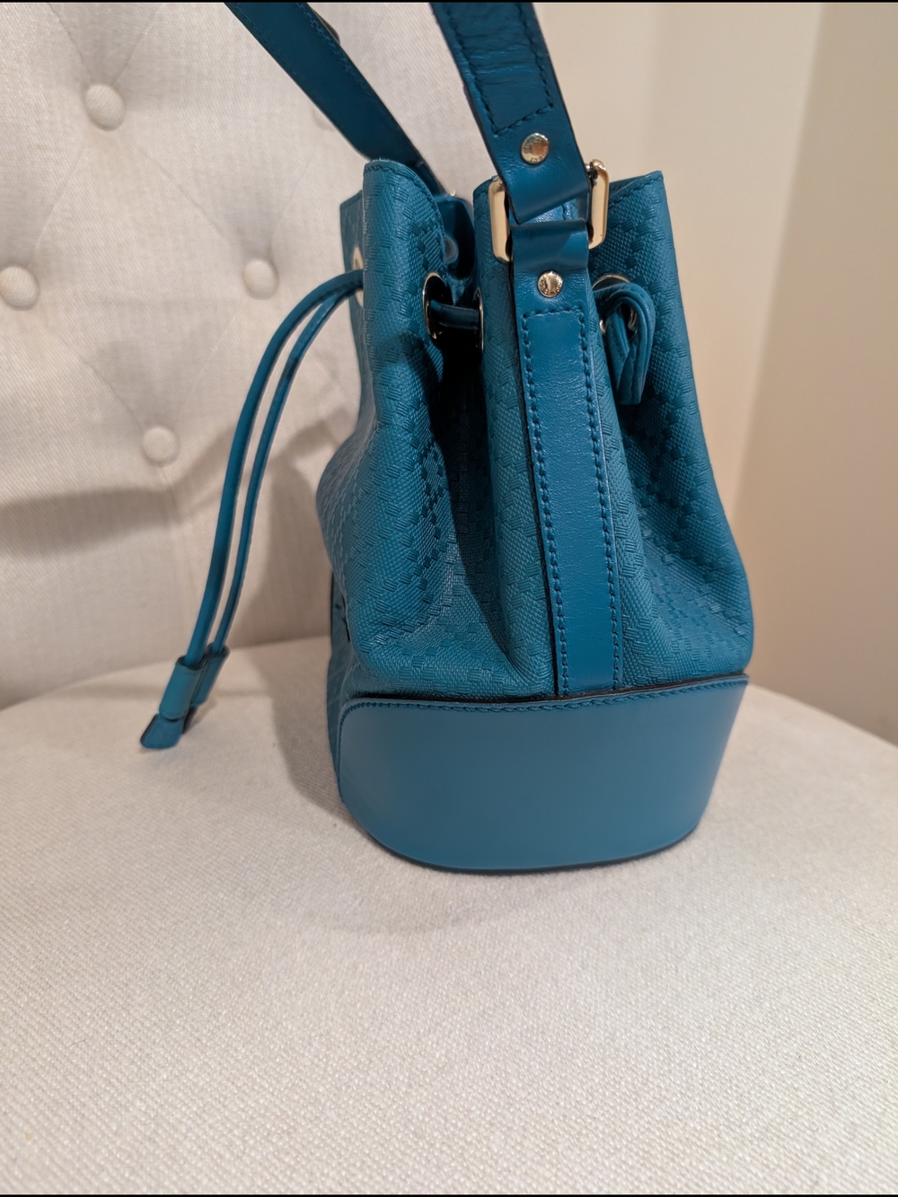 Gucci Bucket Bag! - Picture 4 of 17